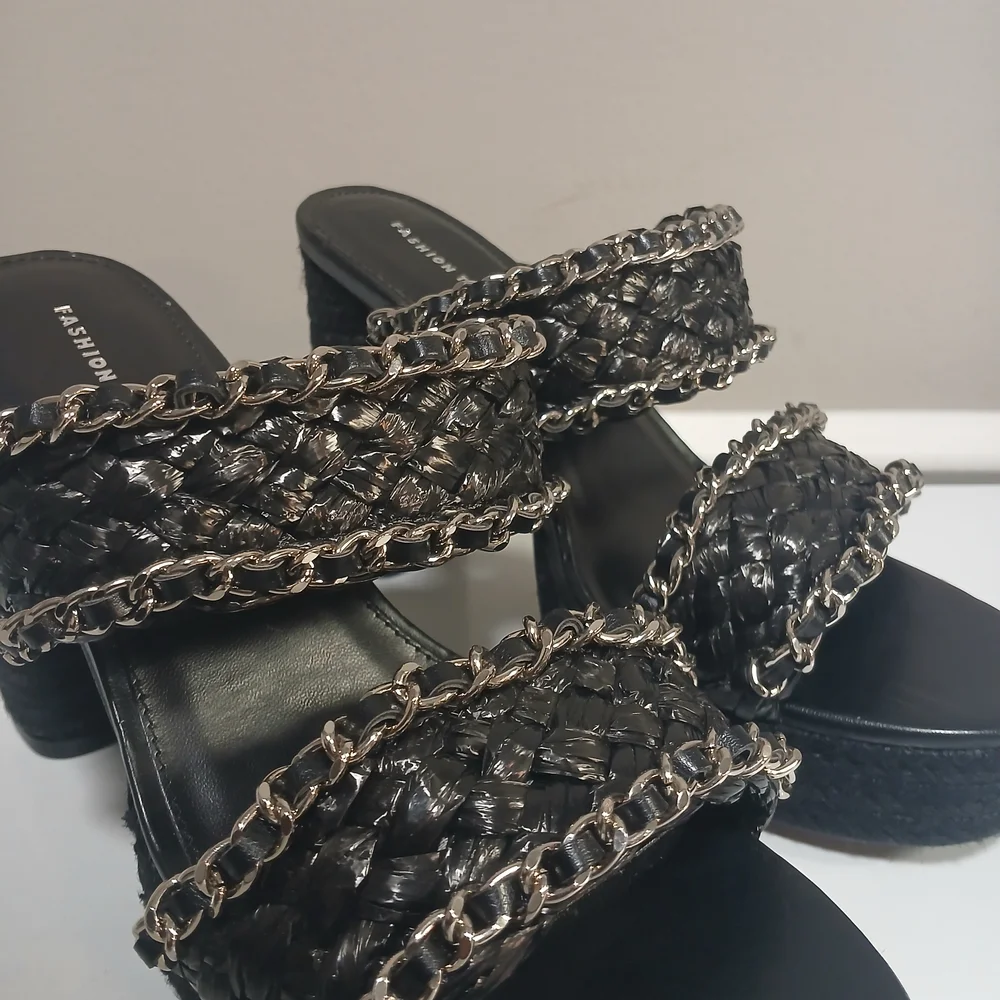 Black & Silver Chain Detail Platform Heels 10W NWOT